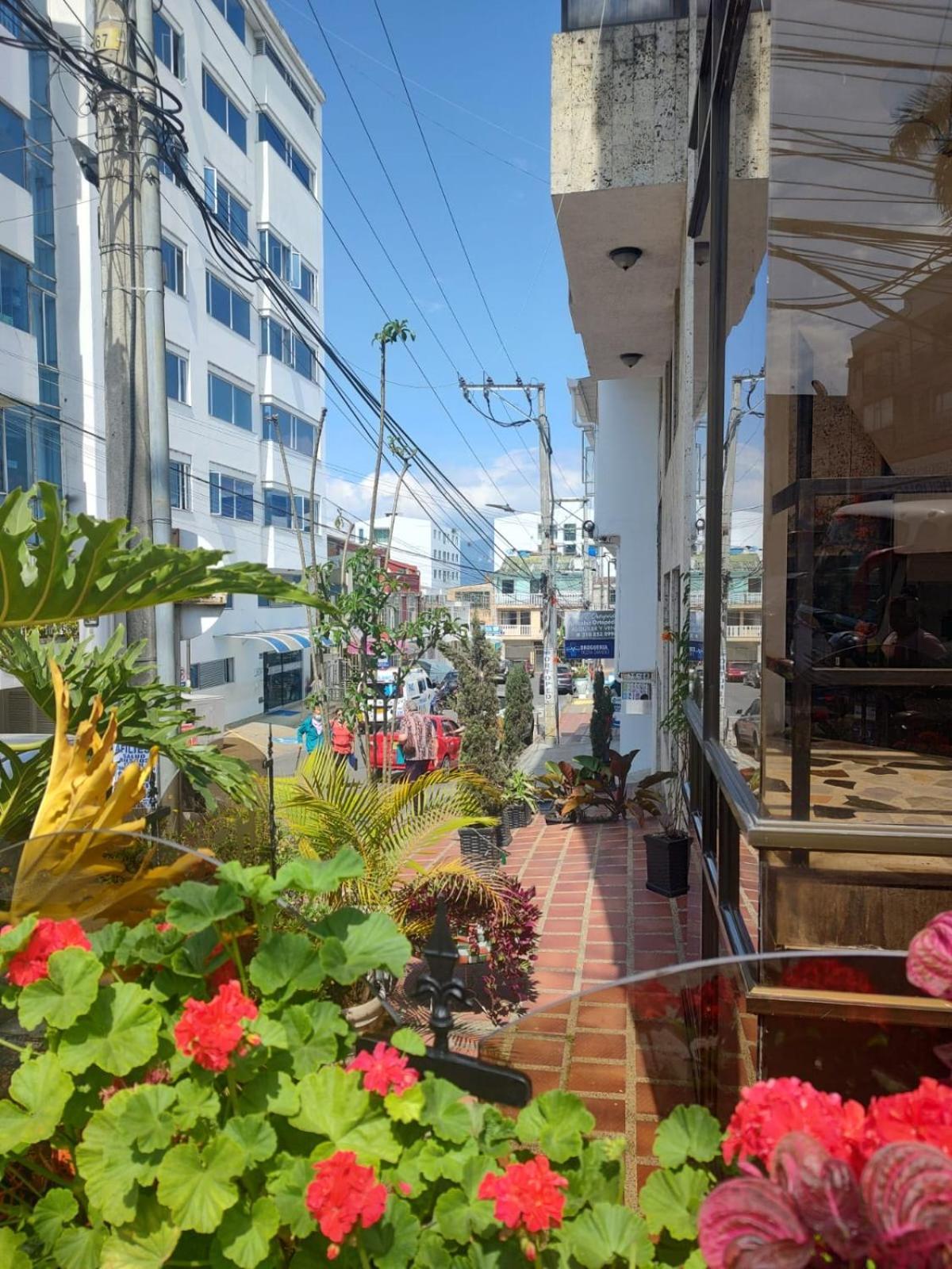 Hotel Costa Del Sol Фусагасуга Экстерьер фото