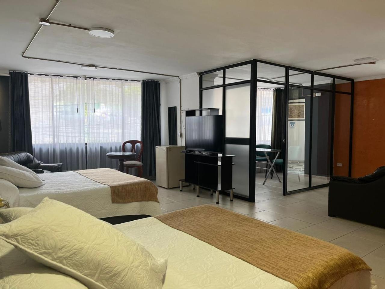 Hotel Costa Del Sol Фусагасуга Экстерьер фото